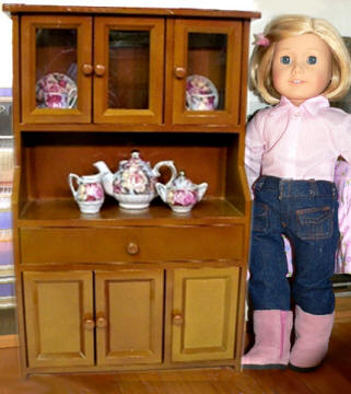 Kit american doll with hutch